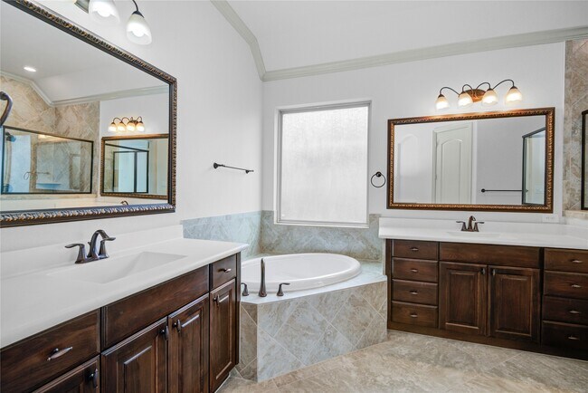 Building Photo - 1644 Longwood Glen Ln