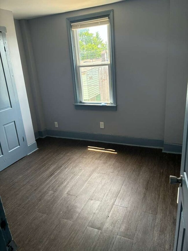Building Photo - 2832 Parkwood Ave