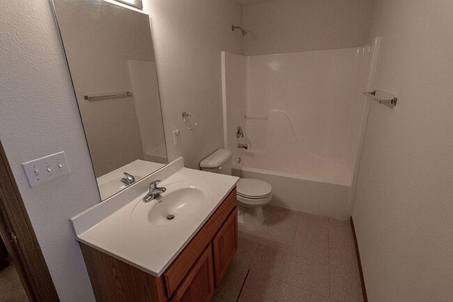 Building Photo - 5000 Derby Ridge Dr