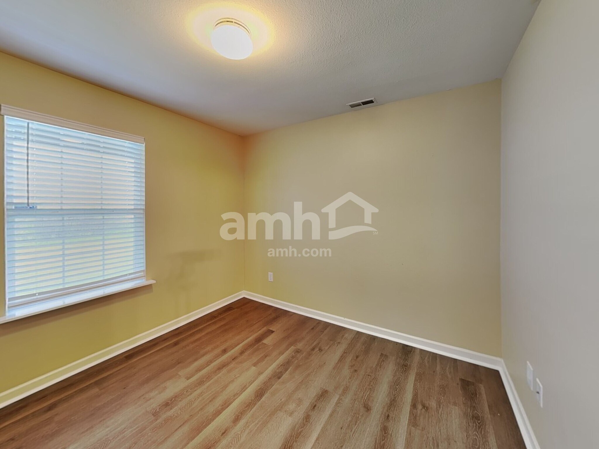 Building Photo - 322 Brookview Dr