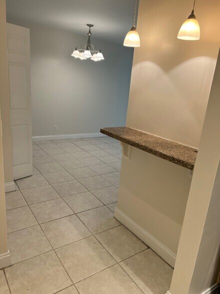Building Photo - 3115 Oakland Shores Dr