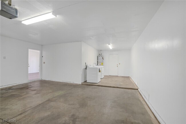 Building Photo - 540 Longtree Ave