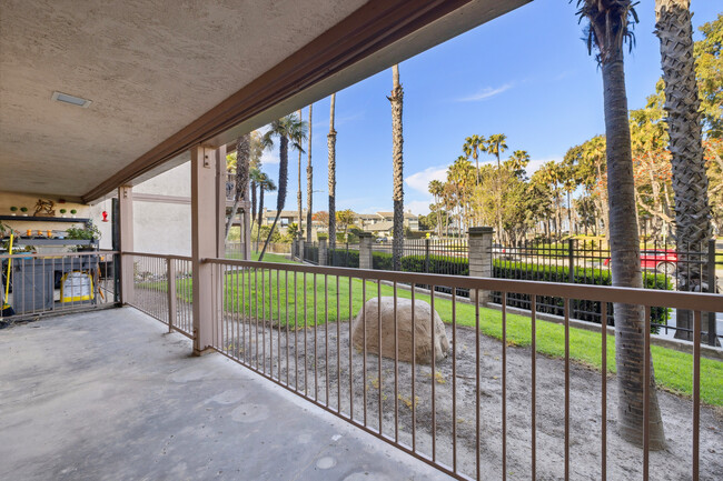 Building Photo - 614 Sunfish Way