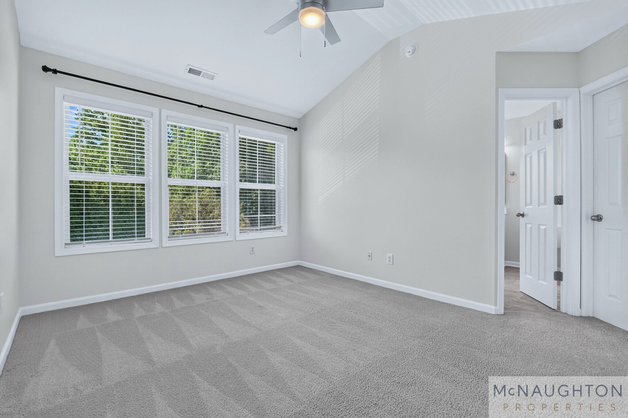 Building Photo - 513 Village Loop Dr