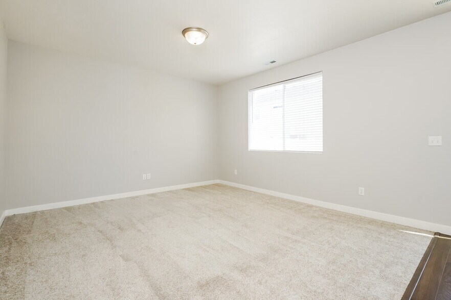 Building Photo - 2087 W 3290 S