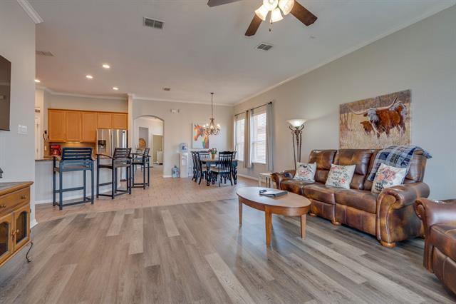 Building Photo - 1105 Lone Pine Dr