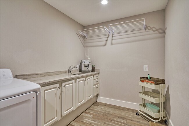 Building Photo - 38 E Gaslight Pl