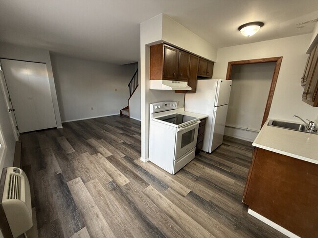 Building Photo - 2-Bedroom Gem in Versailles, OH!"