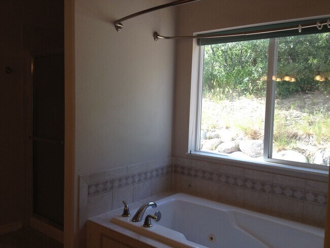 Building Photo - 5 Bd Ranch Home in School D-20