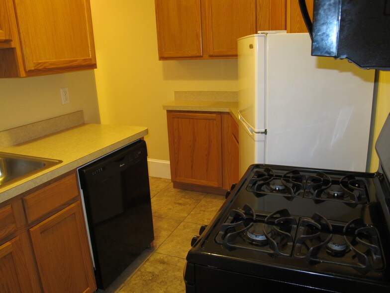 Kitchen - 648 Morton Pl NE