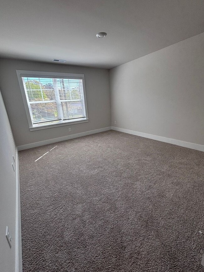 Building Photo - Brand new three-bedroom, 2.5-bath townhome