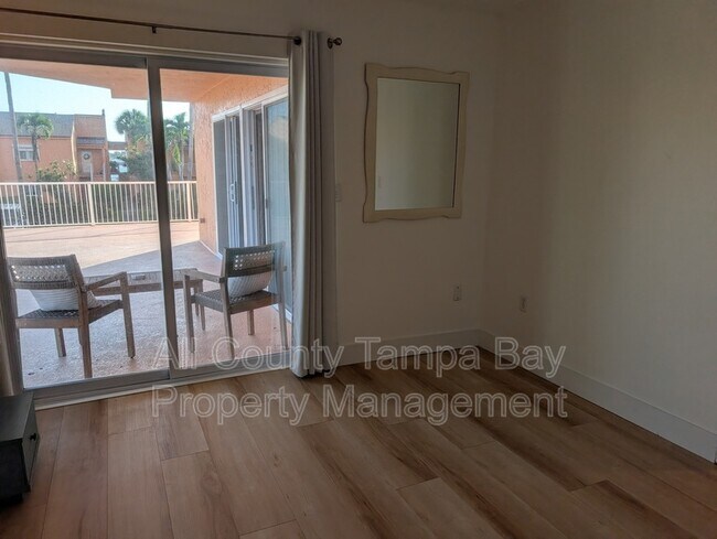 Building Photo - 7430 Sunshine Skyway Ln S