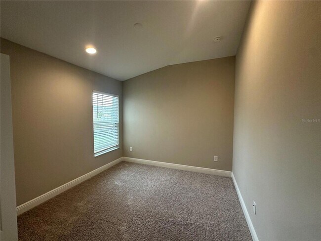 Building Photo - 12533 Oak Hill Way