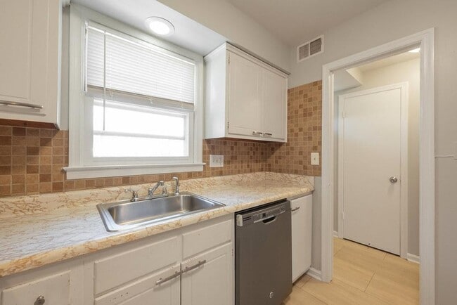 Building Photo - 1510 Presidential Dr