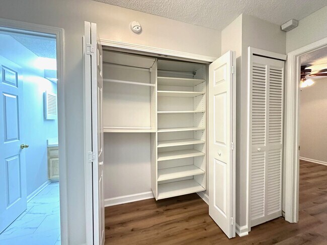 Building Photo - 5 minutes to the beach!  Remodeled Home!