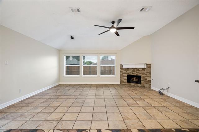 Building Photo - 3810 Columbus Dr