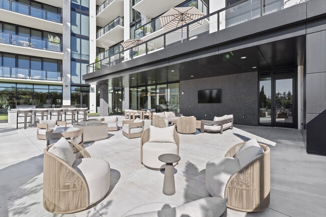 Building Photo - 2425 Peachtree Rd NE