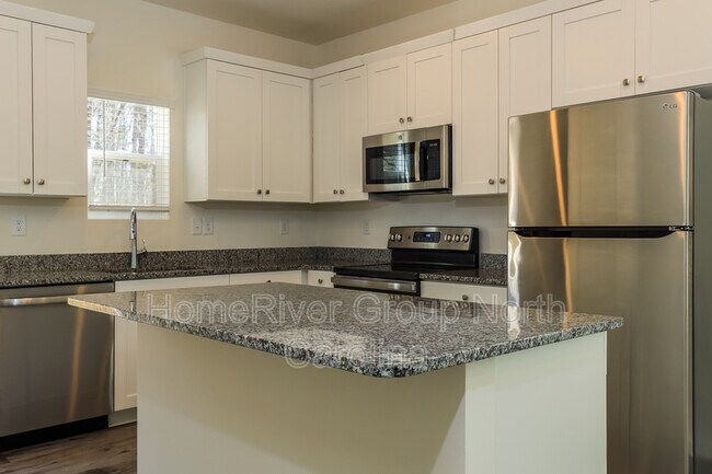 Building Photo - 331 Bell St