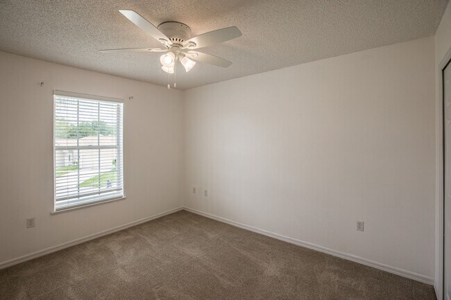 Building Photo - 1866 Hornsey Ct