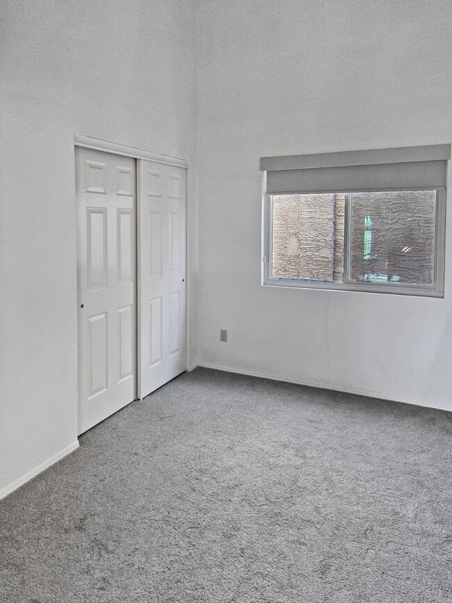 Building Photo - 11246 E Poinsettia Dr