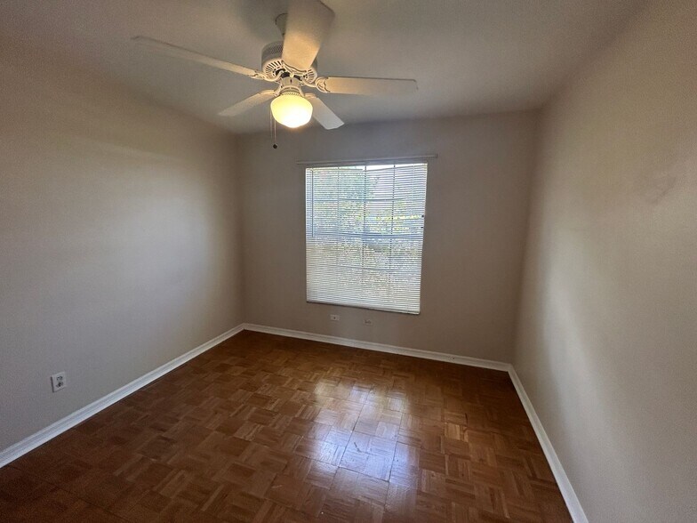 Building Photo - Freshly painted interior 2/2  spacious home on fresh water canal