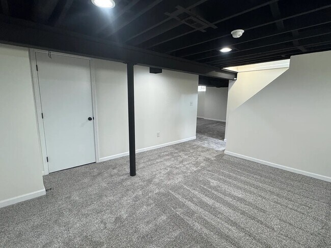 Building Photo - 95 Deland Ave