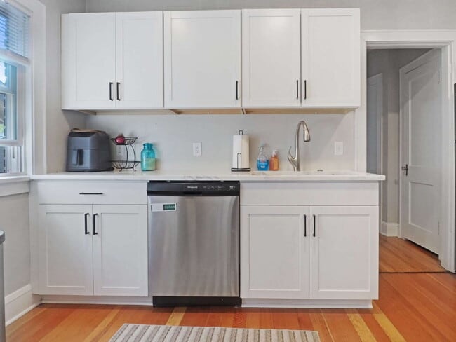 Building Photo - 1-Bedroom Side by Side Duplex in South Min...