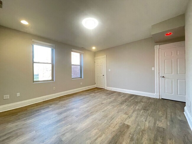 Building Photo - 2259 Loth St