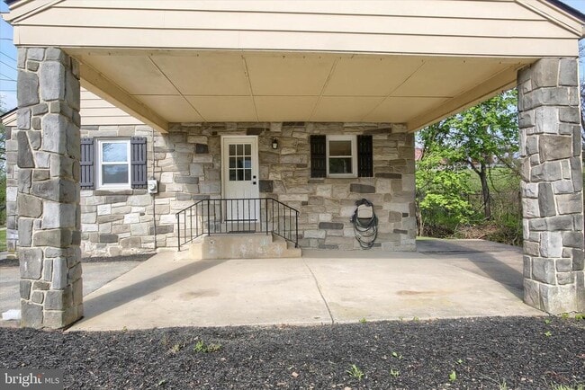 Building Photo - 2400 Linglestown Rd