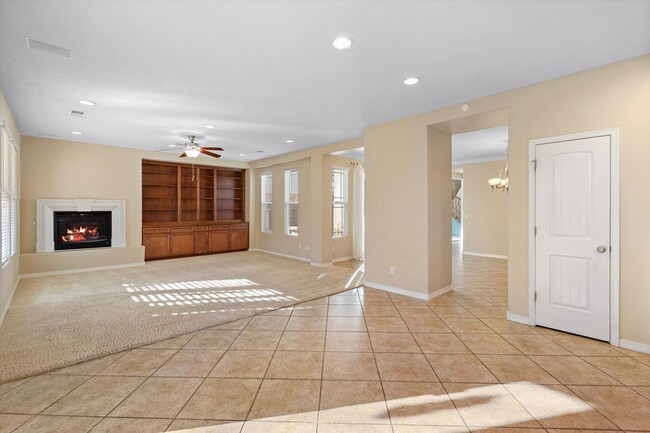 Building Photo - Beautiful 4 Bed / 4 Bath | 3 Car Garage | ...