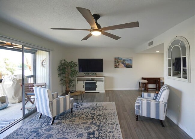 Building Photo - 6325 Newtown Cir