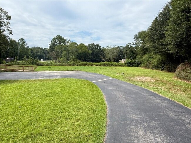 Building Photo - 5520 Helen Dr