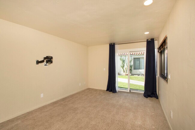 Building Photo - 73318 Shadow Mountain Dr