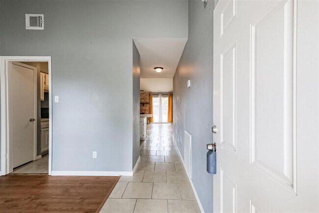 Building Photo - 10822 White Oak Bend Dr