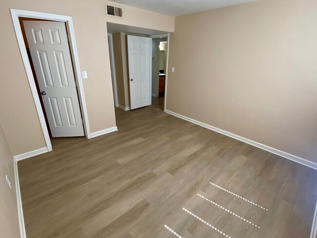 Building Photo - Phoenix 2 Bed 2 Bath Condo Near Airport an...