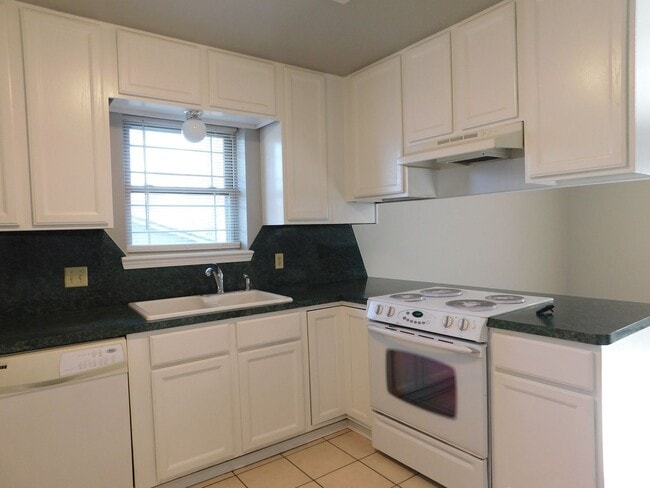 Building Photo - 3 bedrooms, 2 baths Van Buren AR