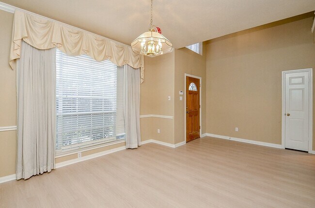 Building Photo - 2803 Norwood Hills Dr