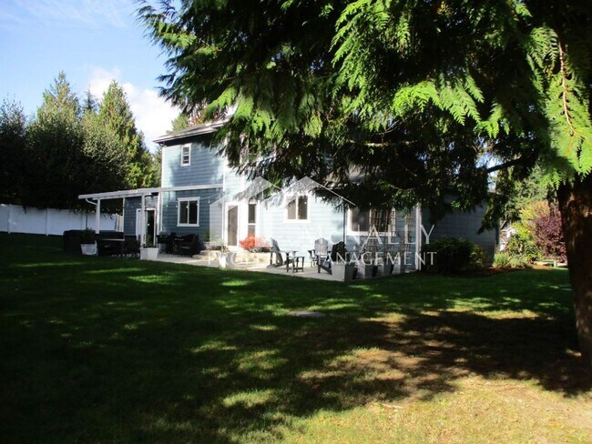 Building Photo - Modern 3-Bedroom, 2.5 Bath Home in a Point Richmond Ridge Cul-de-Sac