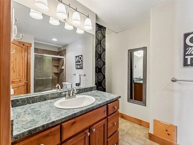 Building Photo - Winter Seasonal Rental- Woodworks 6726