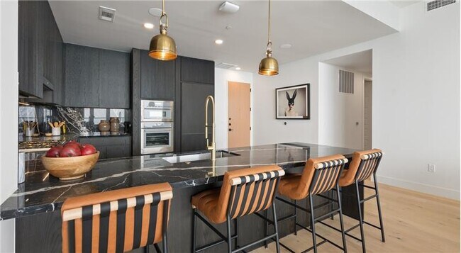 Building Photo - 601 Guadalupe St