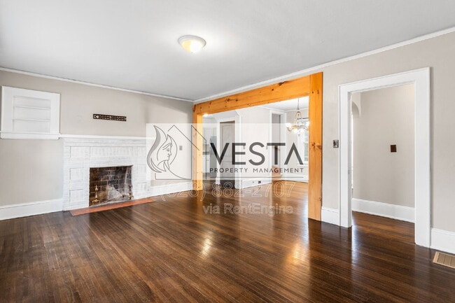 Building Photo - 68 Maple St