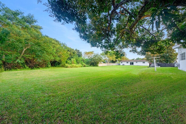 Building Photo - 13945 N Miami Ave