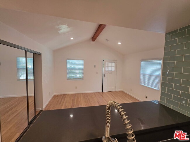 Building Photo - 311 N Venice Blvd