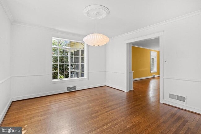 Building Photo - 6045 Edgewood Terrace