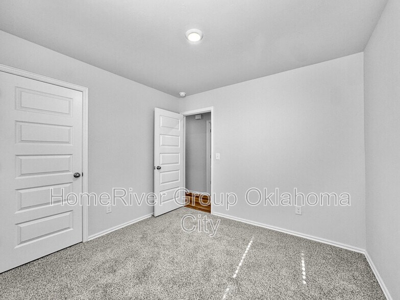 Building Photo - 1224 S Brk Dr