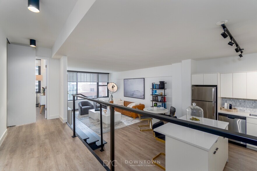 Building Photo - 6 E Chestnut St