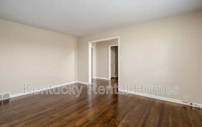 Building Photo - 305 Lakeshore Dr