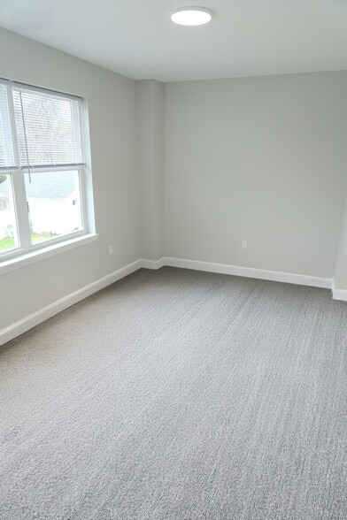 Building Photo - 520 East Ave