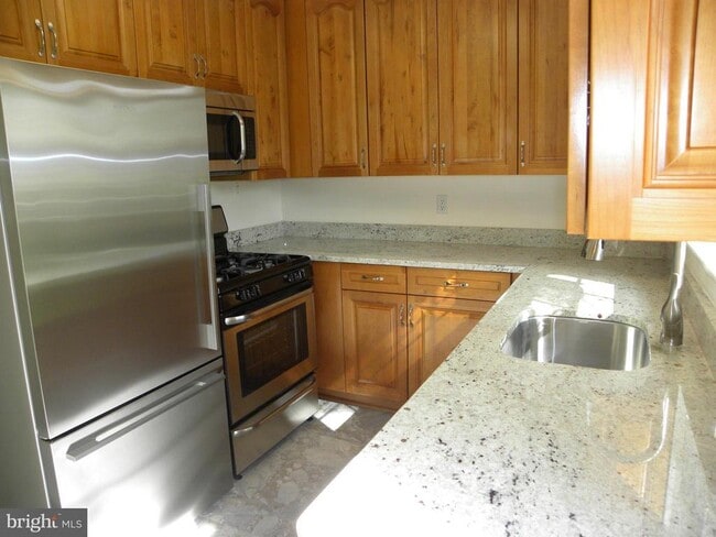 Building Photo - 716 N Overlook Dr