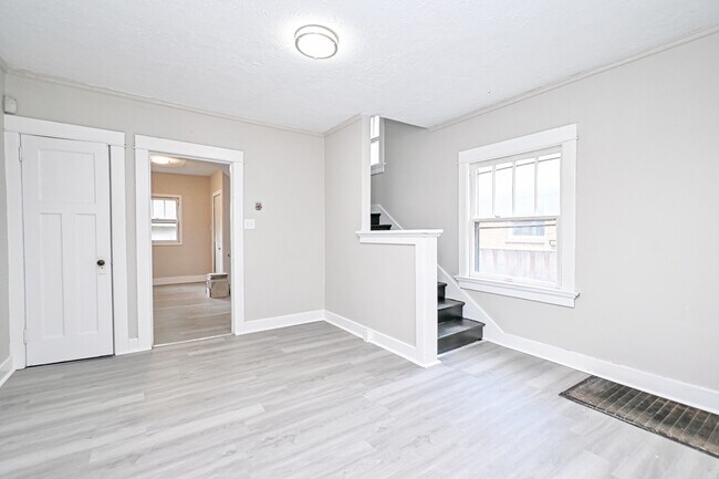 Building Photo - 312-314 Pointview Ave
